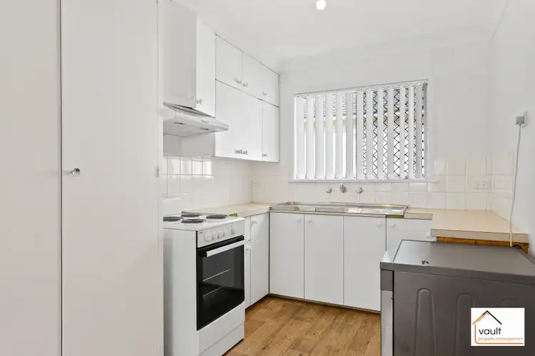 2/13 Pine Crescent, Coniston NSW 2500