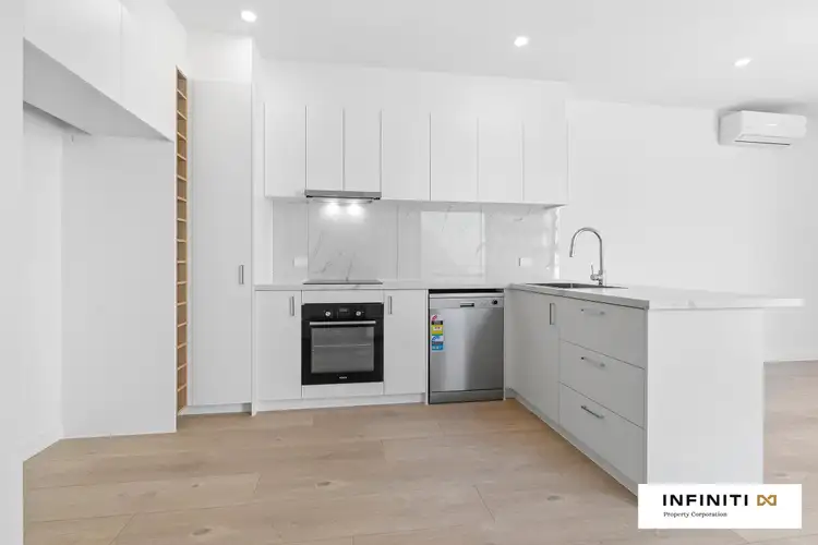 Fifth view of Homely house listing, 10 Mirimbah Walk, Wollert VIC 3750