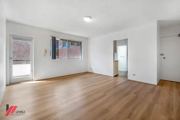 8/22 Caroline Street