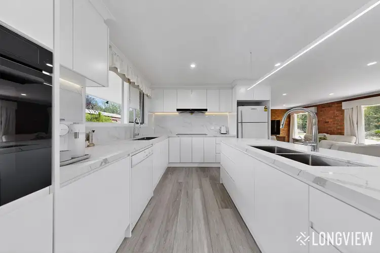 32 Earlston Circuit, Cranbourne VIC 3977