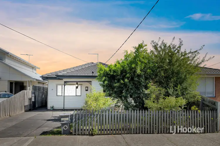 15 Monmouth Street, Newport VIC 3015
