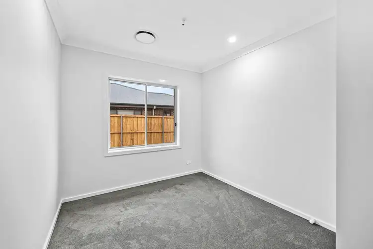 Fifth view of Homely house listing, 8 Ellipse Circuit, Chisholm NSW 2322