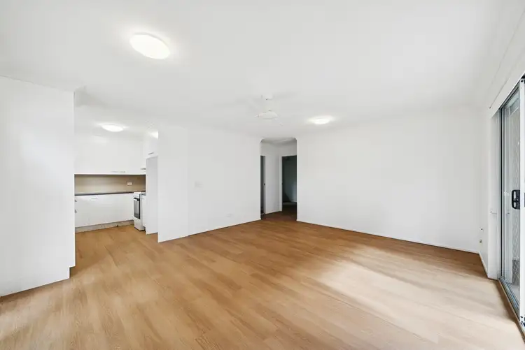 2/27 Albion Avenue, Miami QLD 4220