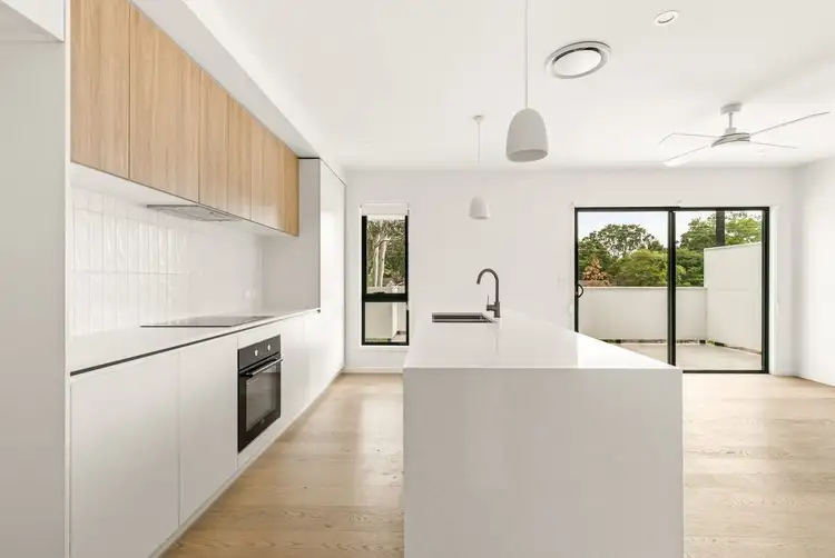 3/8 Lawrence Lyons Place