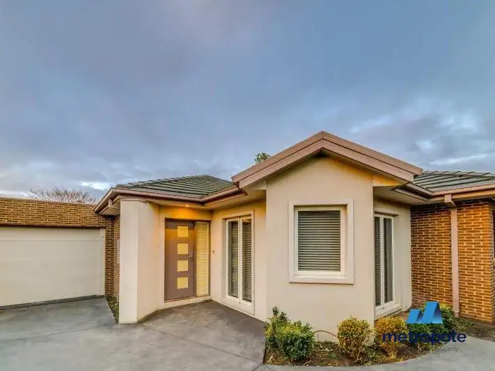 Main view of Homely townhouse listing, 2/6 Howard Avenue, Mount Waverley VIC 3149