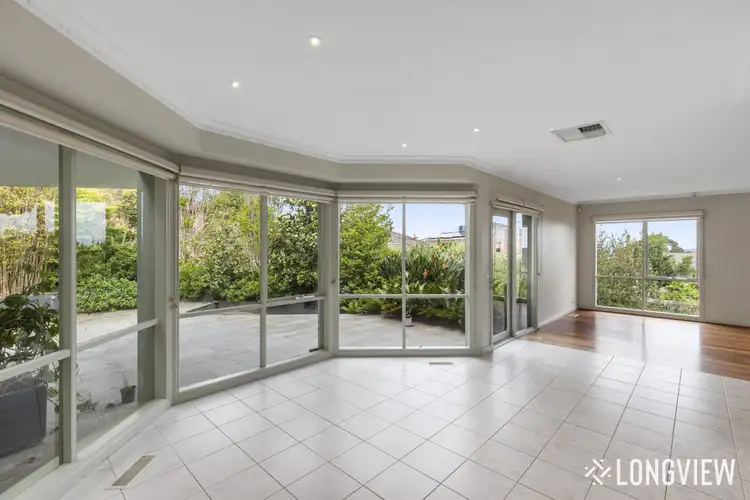 8 Feathertop Rise, Wheelers Hill VIC 3150