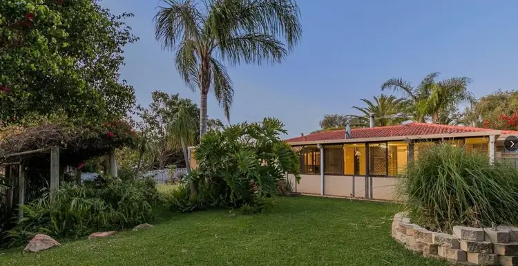 18 Parkway Gardens, Parmelia WA 6167