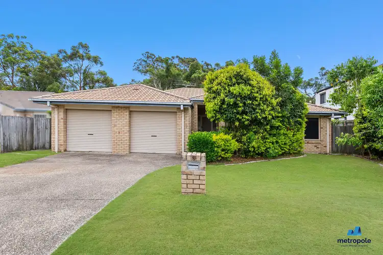 8 Hereford Crescent, Carindale QLD 4152