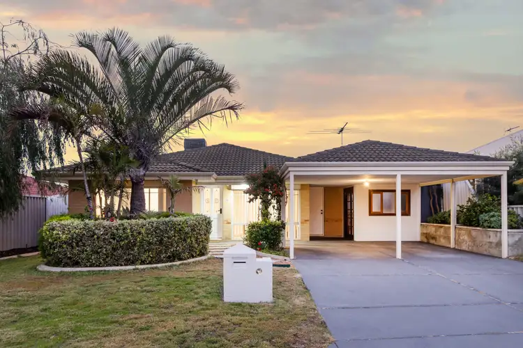 17 Combewood Loop, Carramar WA 6031