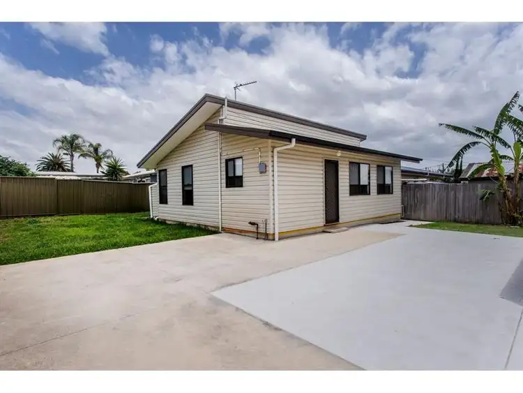 18a Elizabeth Crescent