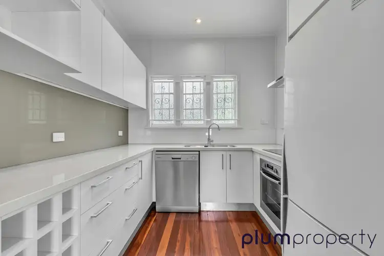 25 Kenton Street, Chapel Hill QLD 4069