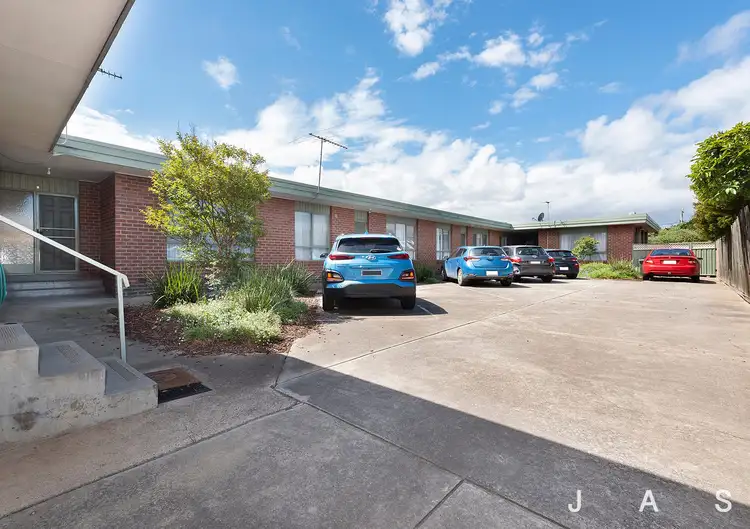 2/42 Bradley Street, Newport VIC 3015