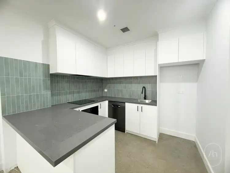 2.02/21-23 Anthony Street, Melbourne VIC 3000