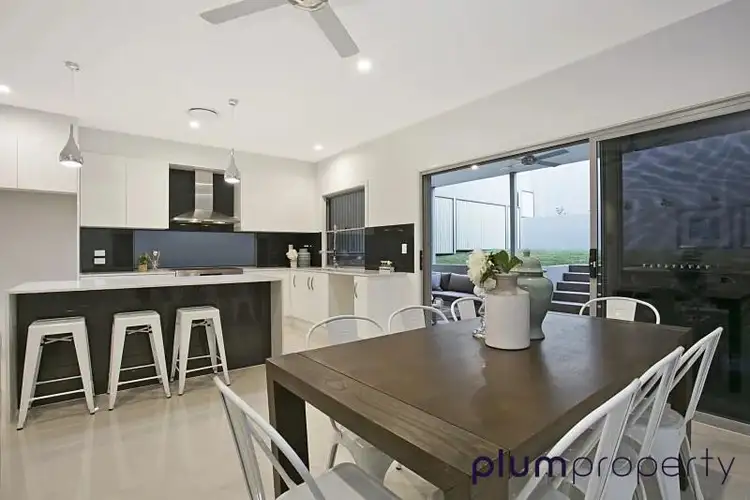 17 Kenton Street, Chapel Hill QLD 4069