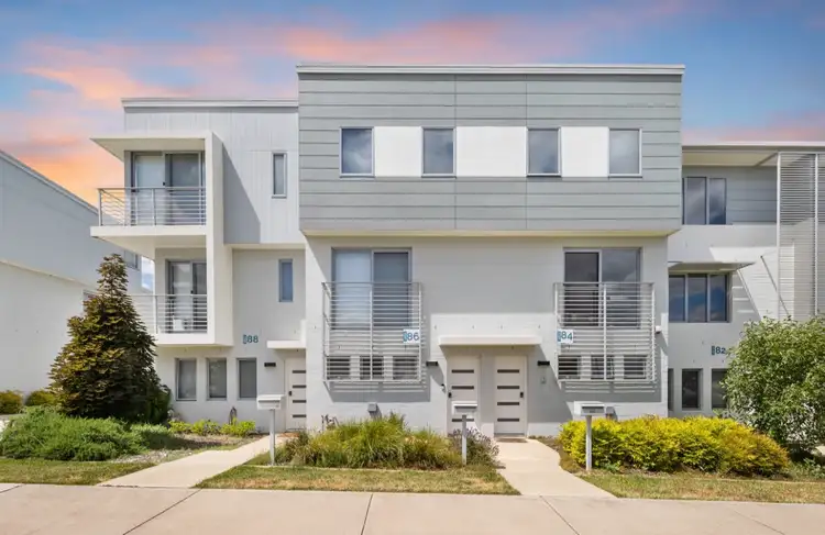 8/86 John Gorton Drive, Coombs ACT 2611