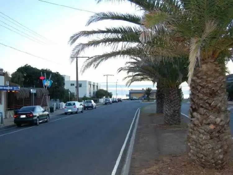 3b/7 West Beach Road
