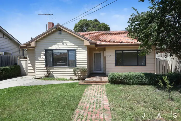 13 Wallace Street, Maidstone VIC 3012