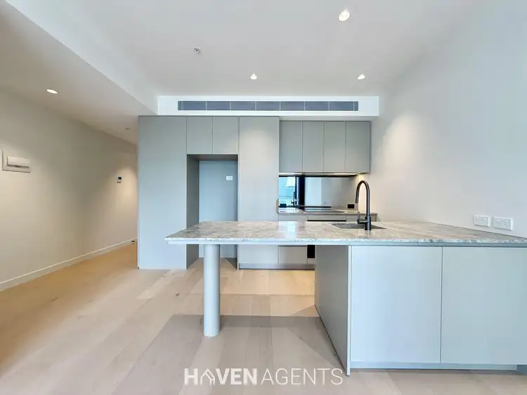 1002/8 Louise Street