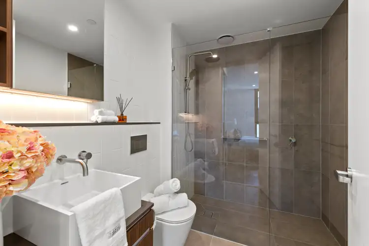 707/51 Thistlethwaite Street