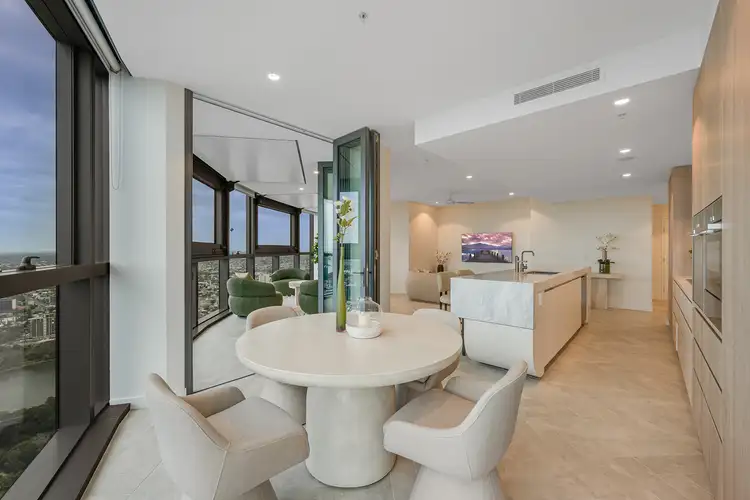 6108/8 Margaret Street