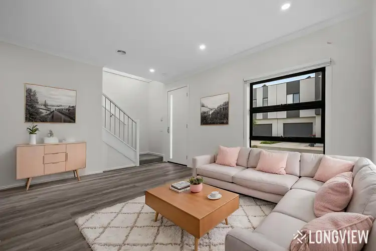 8 Steadfield Circuit