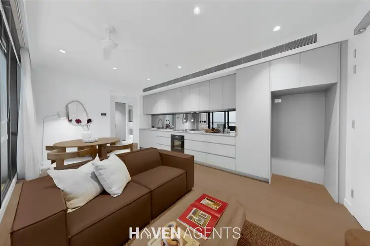 806/8 Louise Street