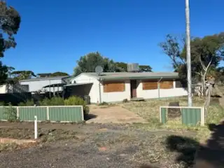 81 Angove Street