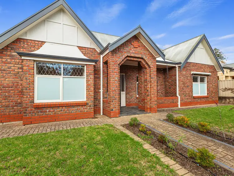 8 Treloar Avenue