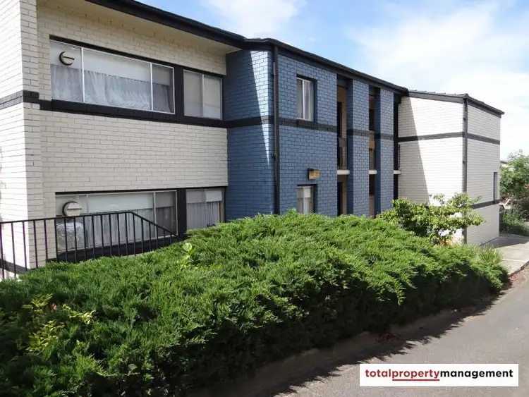 2/58 Bennelong Crescent
