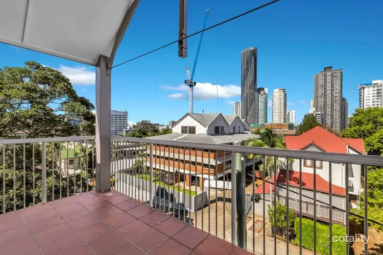 9/16 Phillips Street