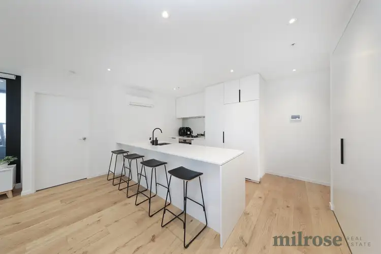 1207/8 Hallenstein St