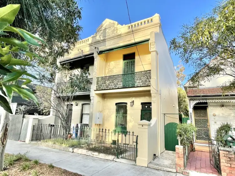 4 Lincoln Street