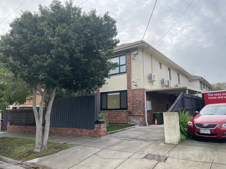 3 Goathlands St