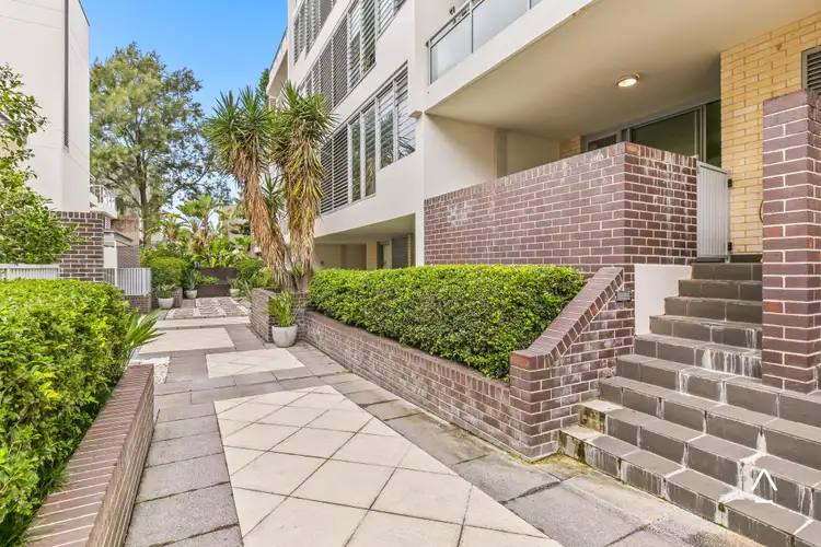 1/8 Sparkes Street