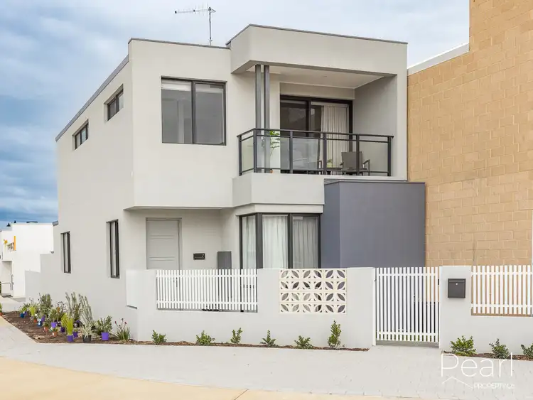 7 Calis Avenue