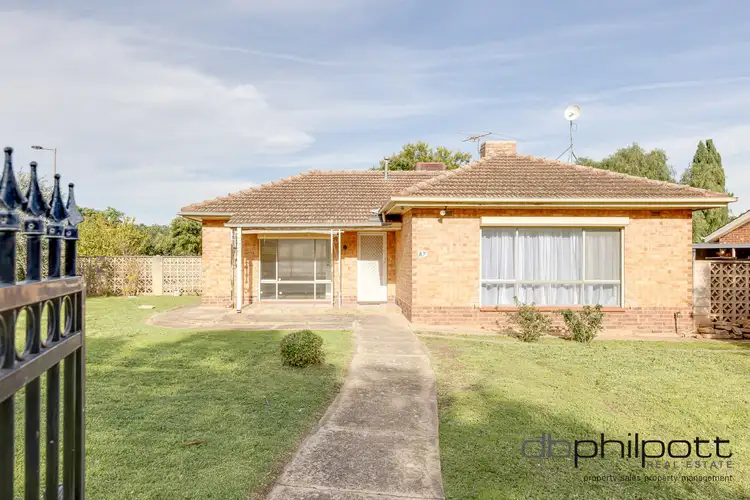 87 Collingbourne Drive