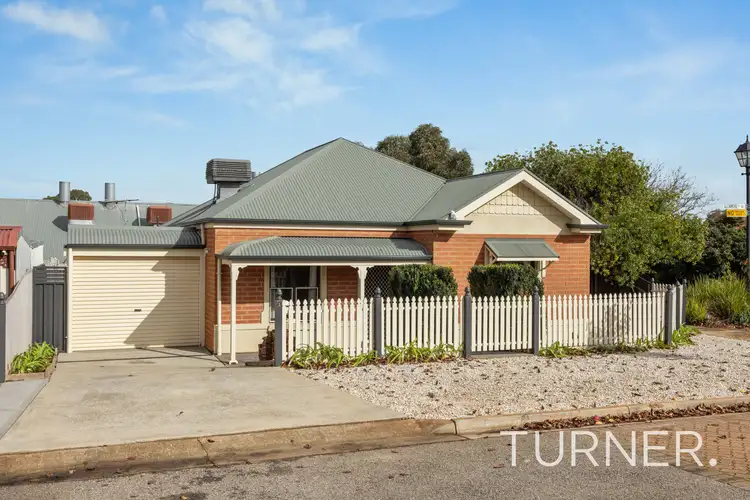 1 Glenmore Close
