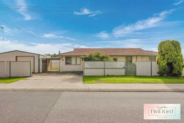 1 Pavo Close