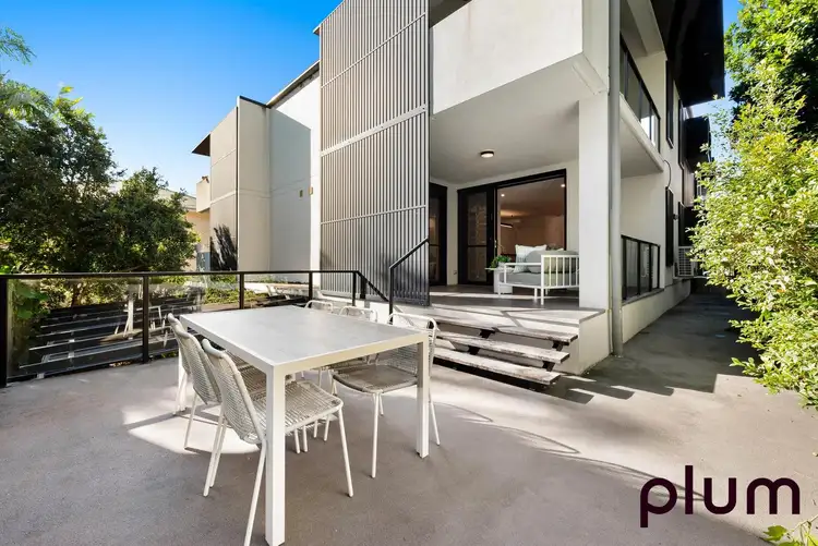 4/12 Bott Street