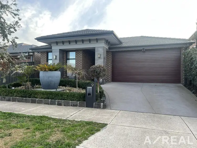9 Riverine Street