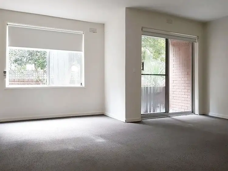 2/6 Burke Road