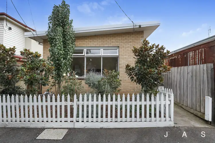 16 Swan Street