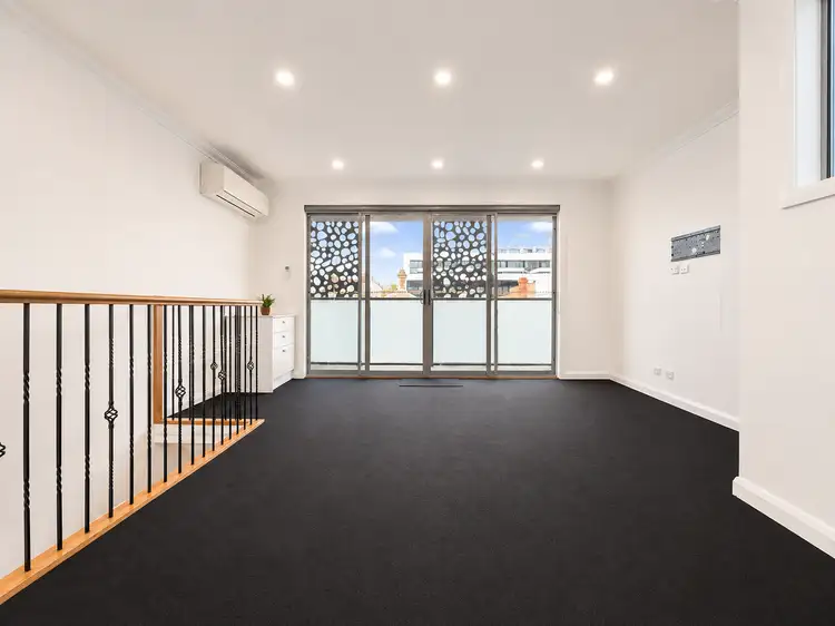 31 Wellington St