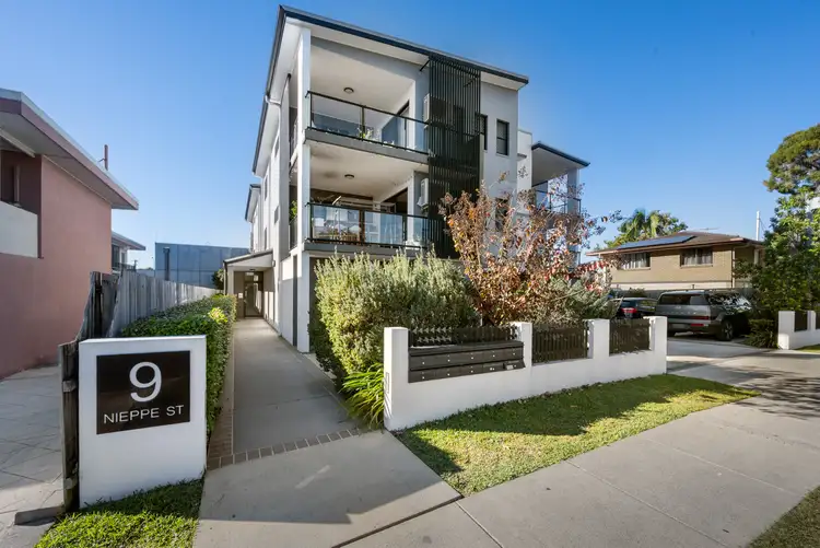 3/9 Nieppe Street
