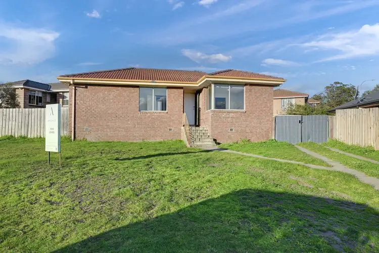 13 Bradman Street