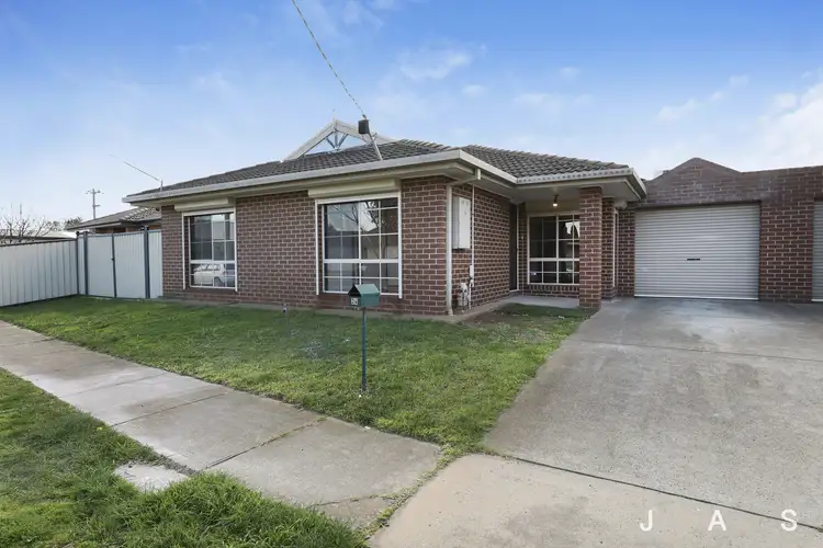 24 Yarra Street