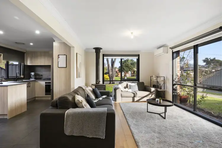 2 Clendon Court