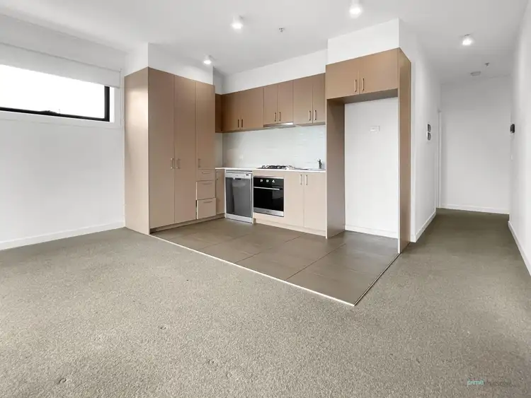 202/699A Barkly St