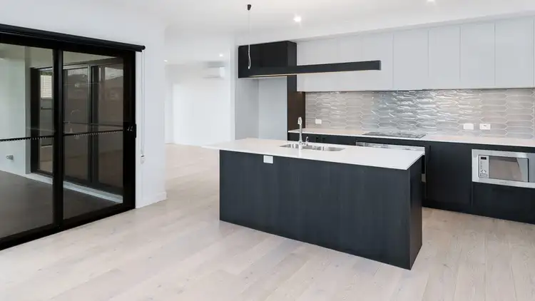 9 Stirling Street, Bridgeman Downs QLD 4035