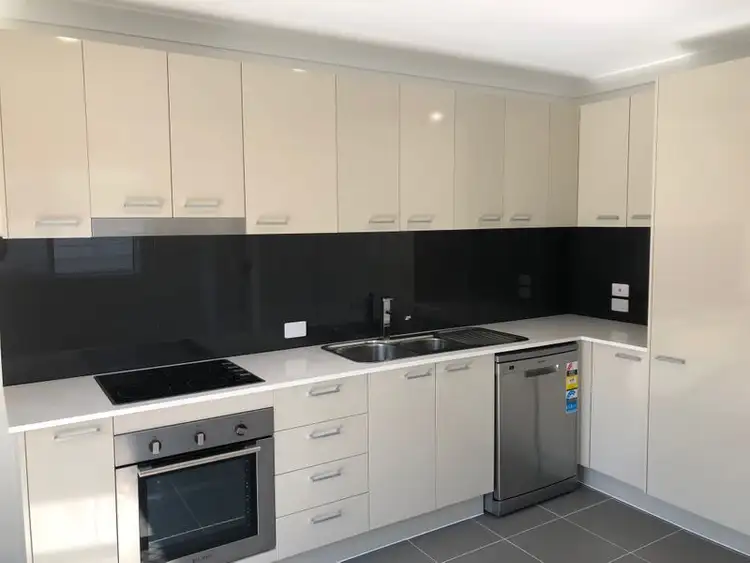 2/11 Dredge Circle, Brassall QLD 4305